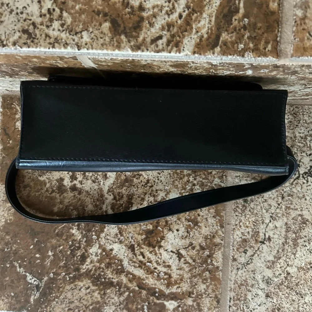 Classic small black Liz Claiborne handbag -l never used - Picture 7 of 7